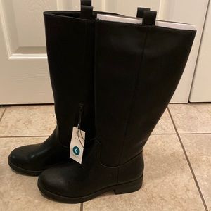 Brand new leatherette zip up boots